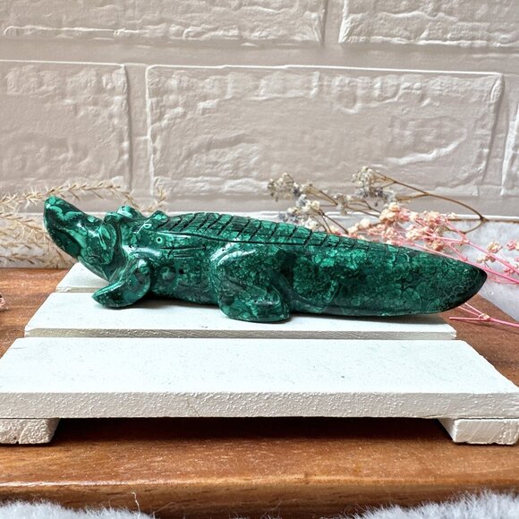 Gorgeous Malachite Alligator/Crocodile Carving - Picture 1 of 10